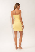 Załaduj obraz do przeglądarki galerii, Model Back: Rio De Sol Mini Dress Drift-Butterglow Sara Dress