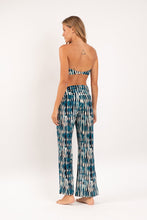 Załaduj obraz do przeglądarki galerii, Model Back: Rio De Sol Spodnie Plażowe Azule Murana Pants