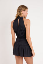 Załaduj obraz do przeglądarki galerii, Model Back: Rio De Sol Mini Dress Black Low Cut Dress