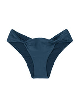 Załaduj obraz do przeglądarki galerii, Product Front: Rio De Sol Figi Bikini Bottom Shimmer-Shark Mel
