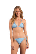 Załaduj obraz do przeglądarki galerii, Model Front: Rio De Sol Figi Bikini Bottom Dots-Sky Frufru-Comfy