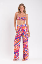 Załaduj obraz do przeglądarki galerii, Model Front: Rio De Sol Spodnie Plażowe Funny Wide Pants