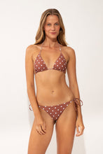 Załaduj obraz do przeglądarki galerii, Model Front: Wednesday In Hawaii By Rio De Sol Top Bikini Top Kiko-Coco Kauai