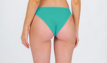 Załaduj obraz do przeglądarki galerii, Model Back: Rio De Sol Figi Bikini Bottom Opal Essential-Comfy