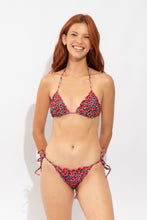 Załaduj obraz do przeglądarki galerii, Model Front: Rio De Sol Top Bikini Top Coral-Feline Frufru