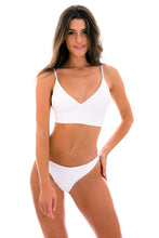 Załaduj obraz do przeglądarki galerii, Model Front: Rio De Sol Top Bikini Top Cotele-Branco Tri-Tank
