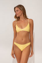 Załaduj obraz do przeglądarki galerii, Model Front: Wednesday In Hawaii By Rio De Sol Top Bikini Top Kiko-Lilikoi Hana