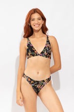 Załaduj obraz do przeglądarki galerii, Model Front: Rio De Sol Figi Bikini Bottom Flora Essential-Comfy