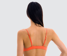 Załaduj obraz do przeglądarki galerii, Model Back: Rio De Sol Top Bikini Top Light-Peach Mila