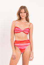 Załaduj obraz do przeglądarki galerii, Model Front: Rio De Sol Zestaw Bikini Set Cher Bandeau-Joy Hotpants