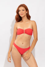 Załaduj obraz do przeglądarki galerii, Model Front: Rio De Sol Figi Bikini Bottom Cali-Flamingo Essential-Comfy