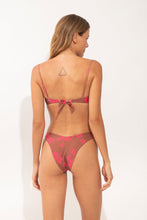 Załaduj obraz do przeglądarki galerii, Model Back: Wednesday In Hawaii By Rio De Sol Figi Bikini Bottom Pua-Coco-Guava Kai