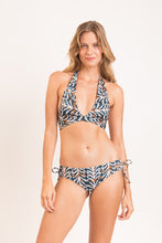 Załaduj obraz do przeglądarki galerii, Model Front: Rio De Sol Figi Bikini Bottom Ikat Madrid