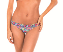 Załaduj obraz do przeglądarki galerii, Model Front: Rio De Sol Figi Bikini Calcinha Folk Strappy