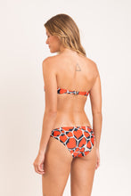 Załaduj obraz do przeglądarki galerii, Model Back: Rio De Sol Figi Bikini Bottom Amore-Red Essential-Comfy