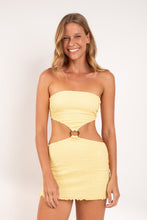 Załaduj obraz do przeglądarki galerii, Model Front: Rio De Sol Mini Dress Drift-Butterglow Lulu Dress
