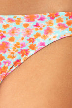 Załaduj obraz do przeglądarki galerii, Model Back: Rio De Sol Figi Bikini Bottom Ditsy-Sky Essential-Comfy