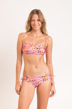 Załaduj obraz do przeglądarki galerii, Model Front: Rio De Sol Zestaw Bikini Set Sweet-Camo Bandeau-Reto Madrid