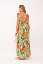 Załaduj obraz do przeglądarki galerii, Model Back: Rio De Sol Sukienka Plażowa Tropical Long Dress Chiara