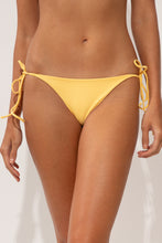 Załaduj obraz do przeglądarki galerii, Gallery: Wednesday In Hawaii By Rio De Sol Figi Bikini Bottom Lilikoi Kaleia