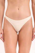 Załaduj obraz do przeglądarki galerii, Gallery: Rio De Sol Figi Bikini Bottom Touch-Natural Mia