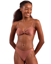 Załaduj obraz do przeglądarki galerii, Gallery: Rio De Sol Zestaw Bikini Set Shimmer-Copper Bandeau-Joy Nice-Fio