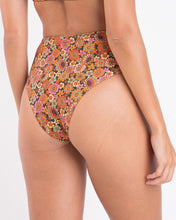 Załaduj obraz do przeglądarki galerii, Image 05: Rio De Sol Figi Bikini Bottom Bouquet Hotpants