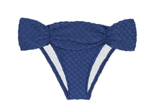 Załaduj obraz do przeglądarki galerii, Product Front: Rio De Sol Figi Bikini Bottom Kiwanda Denim Band Comfort