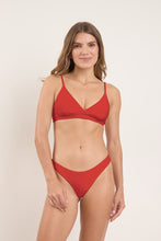 Załaduj obraz do przeglądarki galerii, Model Front: Rio De Sol Figi Bikini Bottom Shimmer-Liquor Essential-Comfy
