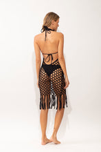 Załaduj obraz do przeglądarki galerii, Model Back: Rio De Sol Midi Dress Black Serena Dress