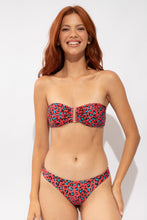 Załaduj obraz do przeglądarki galerii, Model Front: Rio De Sol Figi Bikini Bottom Coral-Feline Nice