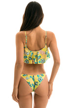 Załaduj obraz do przeglądarki galerii, Model Back: Rio De Sol Top Bikini Top Florescer Babado