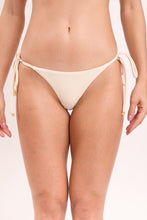 Załaduj obraz do przeglądarki galerii, Gallery: Rio De Sol Figi Bikini Bottom Touch-Natural Cheeky-Tie