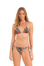 Załaduj obraz do przeglądarki galerii, Model Front: Rio De Sol Top Bikini Top Jungle Tri-Inv