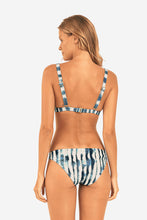 Załaduj obraz do przeglądarki galerii, Model Back: Rio De Sol Figi Bikini Bottom Azule Essential-Comfy