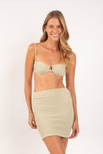 Załaduj obraz do przeglądarki galerii, Model Front: Rio De Sol Spódnica Plażowa Brisa-Pistache Rubi Skirt