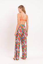 Załaduj obraz do przeglądarki galerii, Model Back: Rio De Sol Spodnie Plażowe Jungle Wide Pants