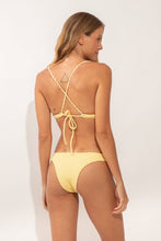 Załaduj obraz do przeglądarki galerii, Model Back: Rio De Sol Top Bikini Top Drift-Butterglow Juliette-Tie
