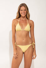 Załaduj obraz do przeglądarki galerii, Model Front: Rio De Sol Top Bikini Top Drift-Butterglow Tri-Inv