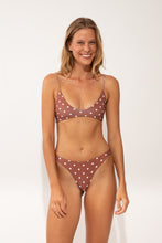 Załaduj obraz do przeglądarki galerii, Model Front: Wednesday In Hawaii By Rio De Sol Figi Bikini Bottom Kiko-Coco Sunset