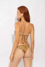 Załaduj obraz do przeglądarki galerii, Model Back: Rio De Sol Figi Bikini Bottom Yellow-Feline Essential