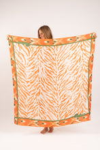 Załaduj obraz do przeglądarki galerii, Model Front: Rio De Sol Pareo Sahari Canga
