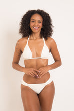 Załaduj obraz do przeglądarki galerii, Model Front: Rio De Sol Figi Bikini Bottom Off-White Mel-Comfy