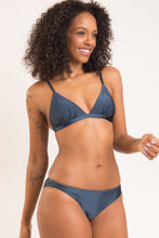 Załaduj obraz do przeglądarki galerii, Image 12: Rio De Sol Figi Bikini Bottom Shimmer-Shark Essential-Comfy