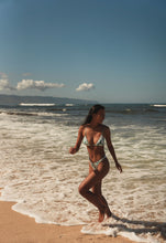 Załaduj obraz do przeglądarki galerii, Image 13: Wednesday In Hawaii By Rio De Sol Top Bikini Top Pua-Valley Ana