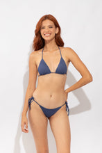 Załaduj obraz do przeglądarki galerii, Model Front: Rio De Sol Figi Bikini Bottom Carmel-Blue Lacinho