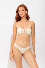 Załaduj obraz do przeglądarki galerii, Model Front: Rio De Sol Figi Bikini Bottom Solar-Off Essential