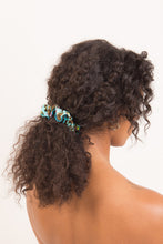 Załaduj obraz do przeglądarki galerii, Model Front: Rio De Sol Akcesoria Do Włosów Morumbi Scrunchie