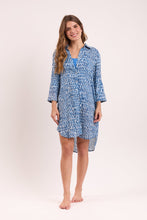 Załaduj obraz do przeglądarki galerii, Model Front: Rio De Sol Sukienki Koszulowe Chuva Chemise Gabriele