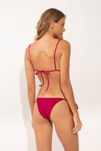 Załaduj obraz do przeglądarki galerii, Model Back: Rio De Sol Figi Bikini Bottom Shimmer-Desejo Ibiza-Comfy-Gold